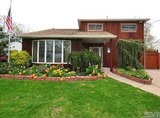 268 Belair Dr, Massapequa Park, NY 11762