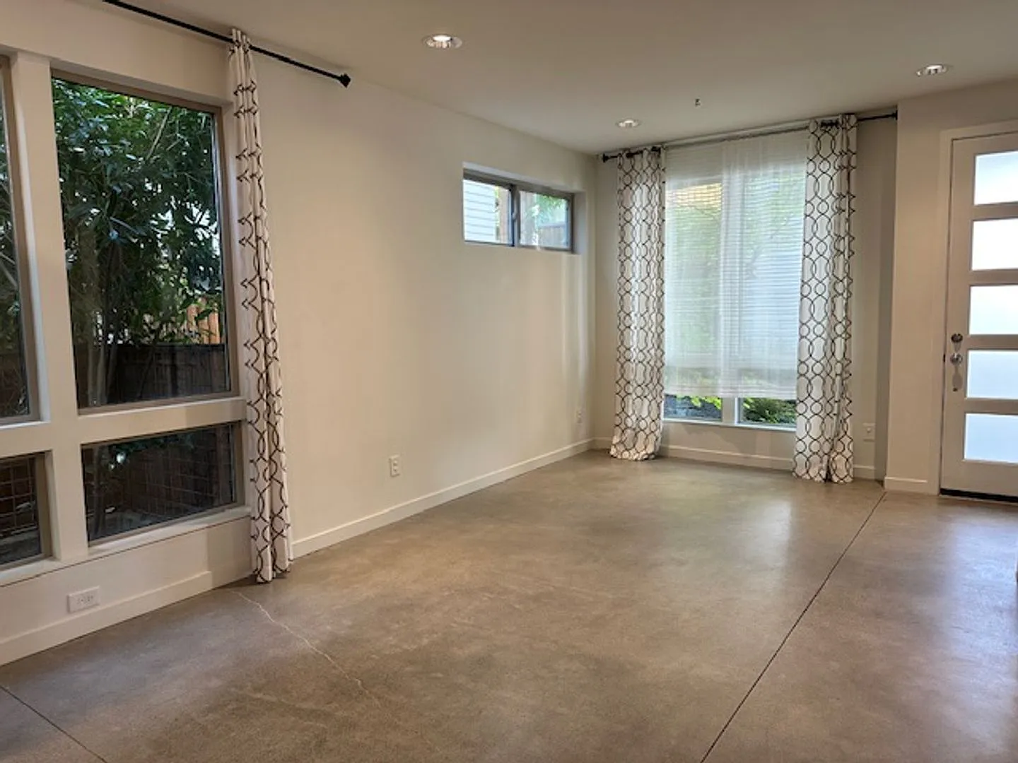3 Bedroom Queen Anne Townhouse w/rooftop deck Available by November 16th at $4100! — Photo 4