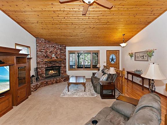 3rd image of 2044 Wildhorse Ln