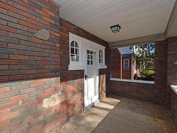3rd image of 1714 Avonlea Ave