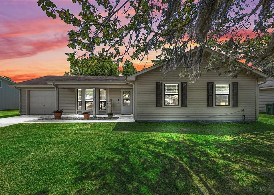 1st image of 422 Sunnyside Dr