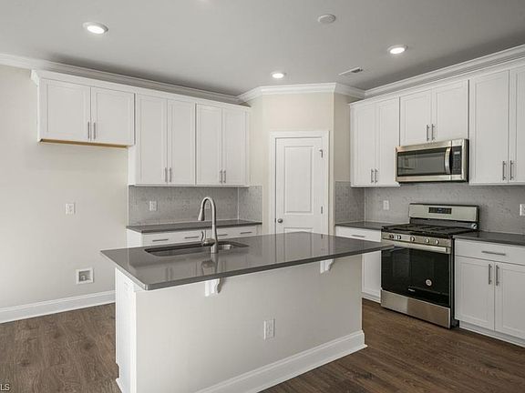 7th image of this home