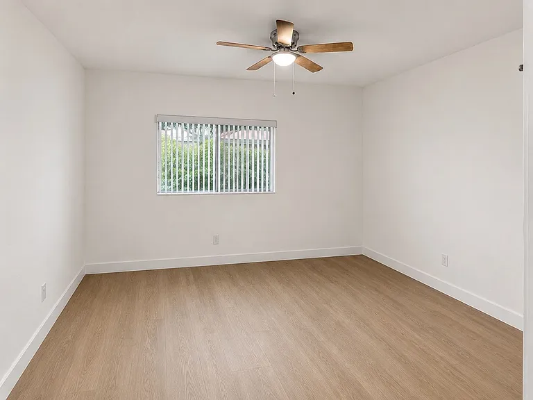1315 N Columbus Ave. — Photo 9