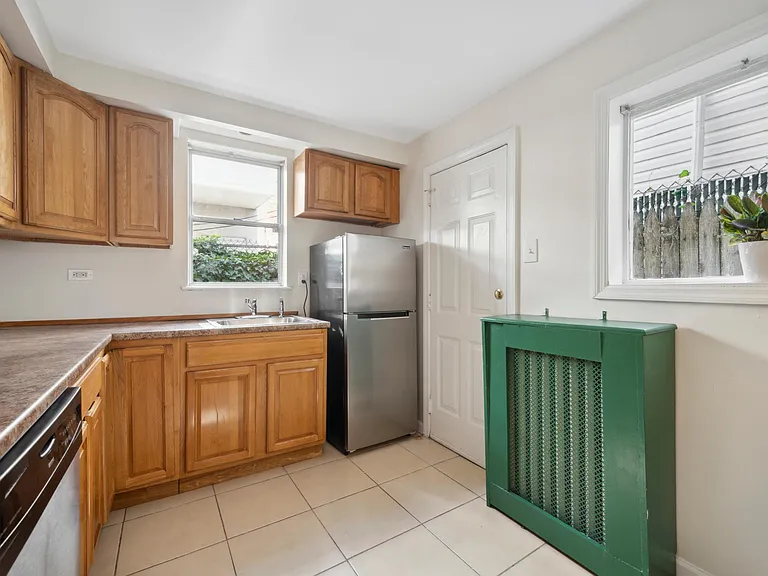 2345 E Harold St — Photo 6