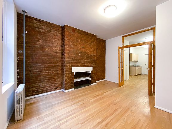 3rd image of 308 E 6th St APT 3