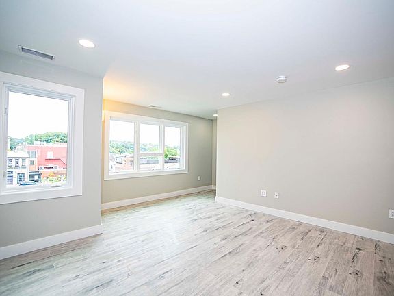 519 Ferry St #2 Living Room, large picture windows, Great view