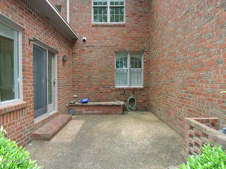 1113 Devonshire Dr — Photo 26