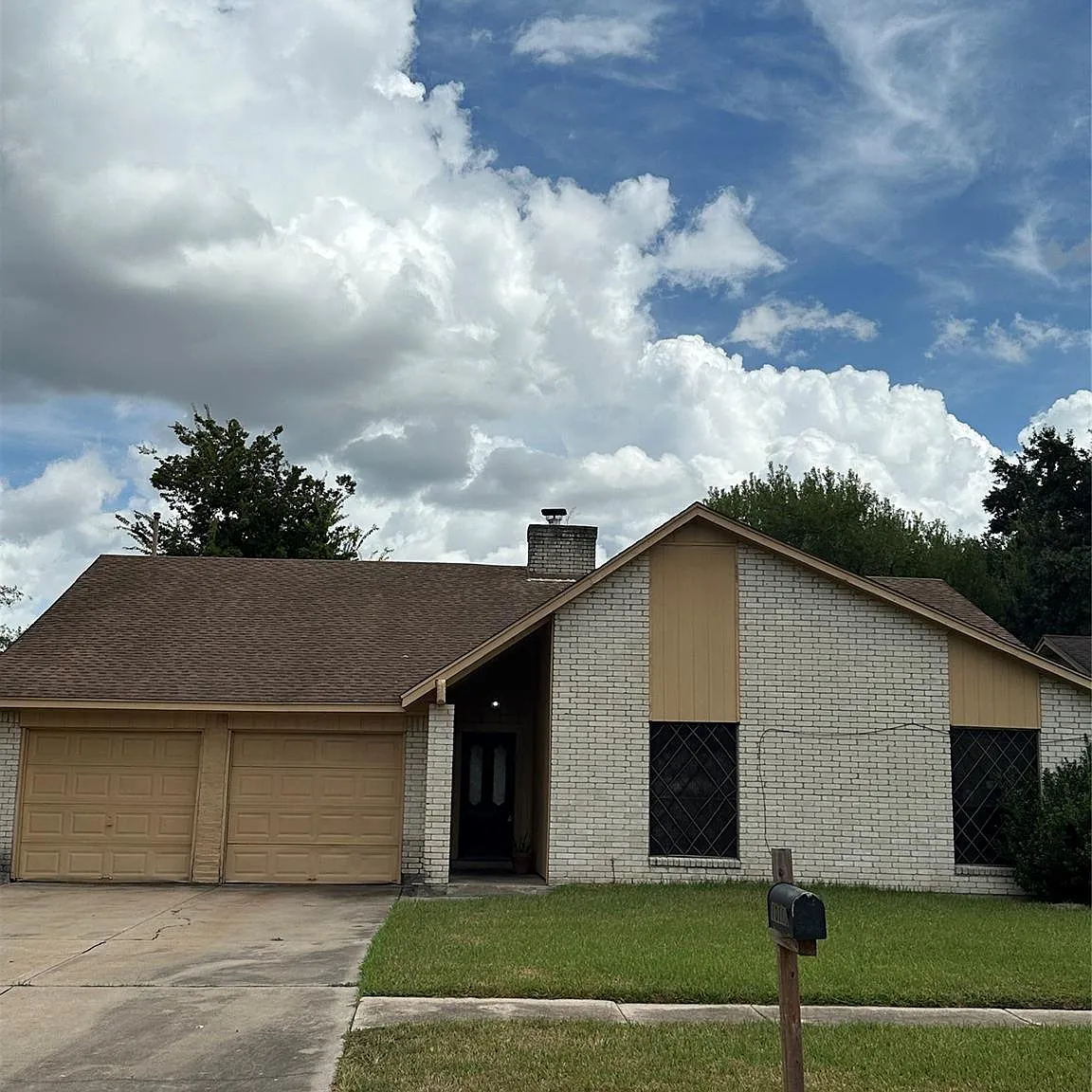 3 bed, 2.0 bath, 2052 sqft, $1,800 — Photo 2