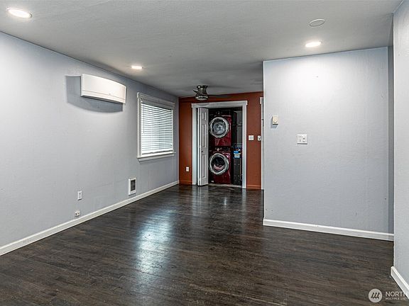 3rd image of 1807 S Sprague Avenue