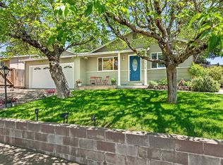 1516 Oakleaf Ave, Healdsburg, CA