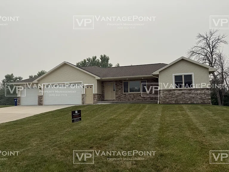 2250 Daly Dr — Photo 1