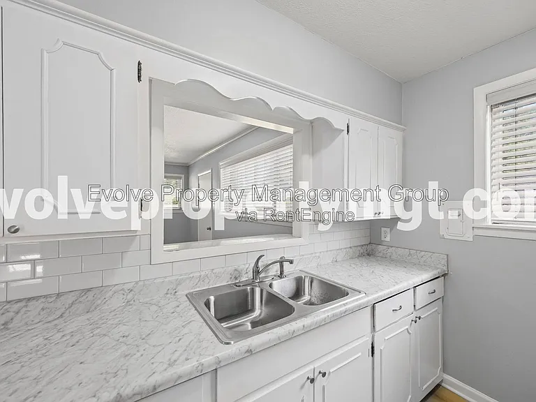 995 Avon Rd — Photo 8