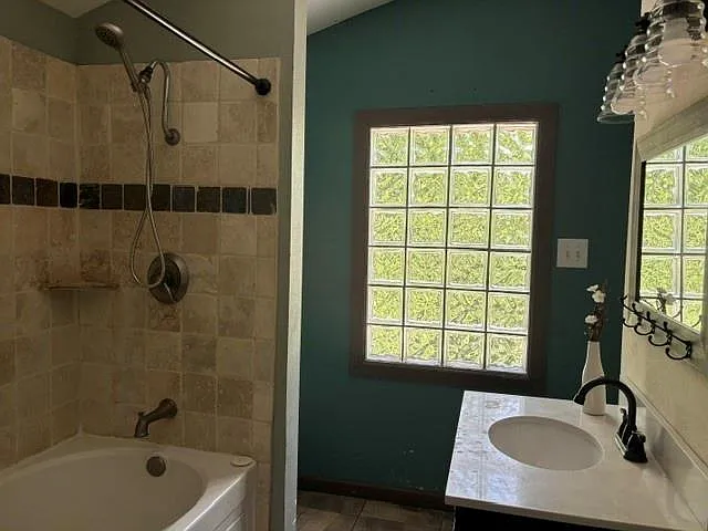 1564 Railroad Ave — Photo 10