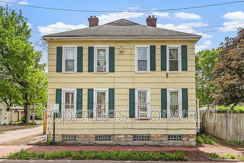 1st image of 673 E Sycamore St