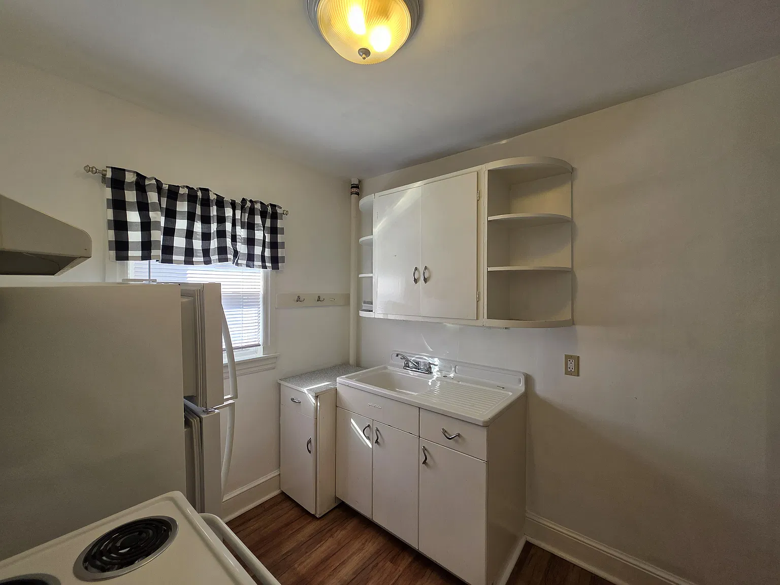 1 bed, 1.0 bath, 375 sqft, $1,350 — Photo 3
