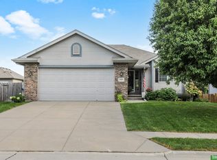 4505 Clearwater Dr, Papillion, NE 68133
