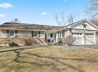 10 Robinhood Ln, East Setauket, NY 11733