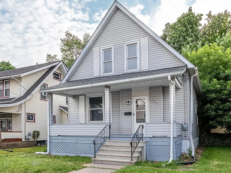 705 Smith Ave SW — Photo 1