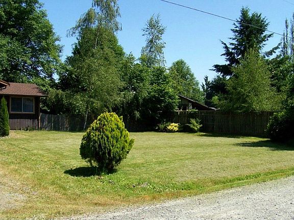 Lots of yard so the neighbors aren't right on top of you.