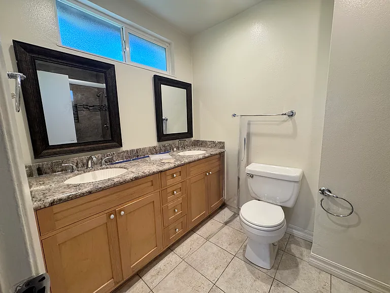 1915 Camargo Dr — Photo 7