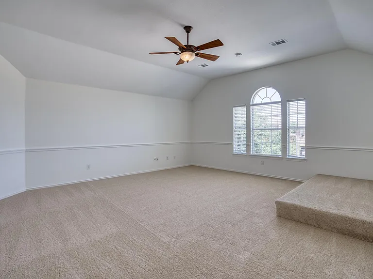 9909 Delamere Dr — Photo 23