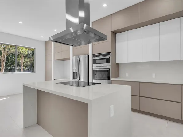 3204 Plaza St, Miami, FL 33133