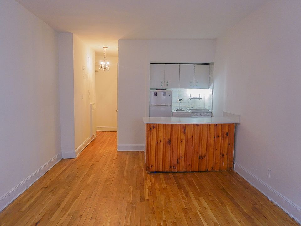 1st image of 449 W 56th St #D2