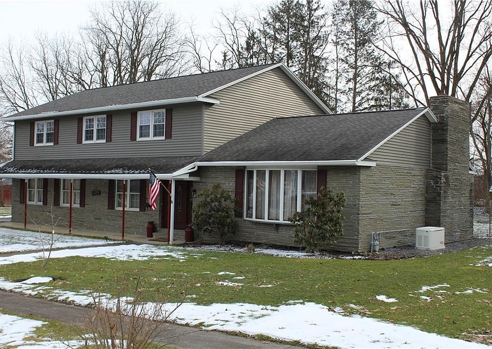 1st image of 6 Rosewood Dr
