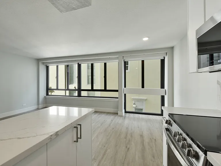 2000 Broadway Street Apartments — Photo 3