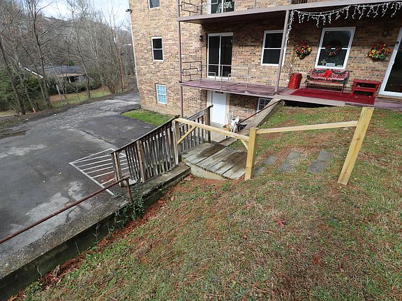 4th image of 952 Chadwick Dr #1-7