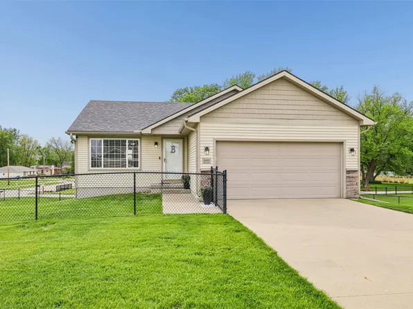 6002 NW 52nd St, Johnston, IA 50131