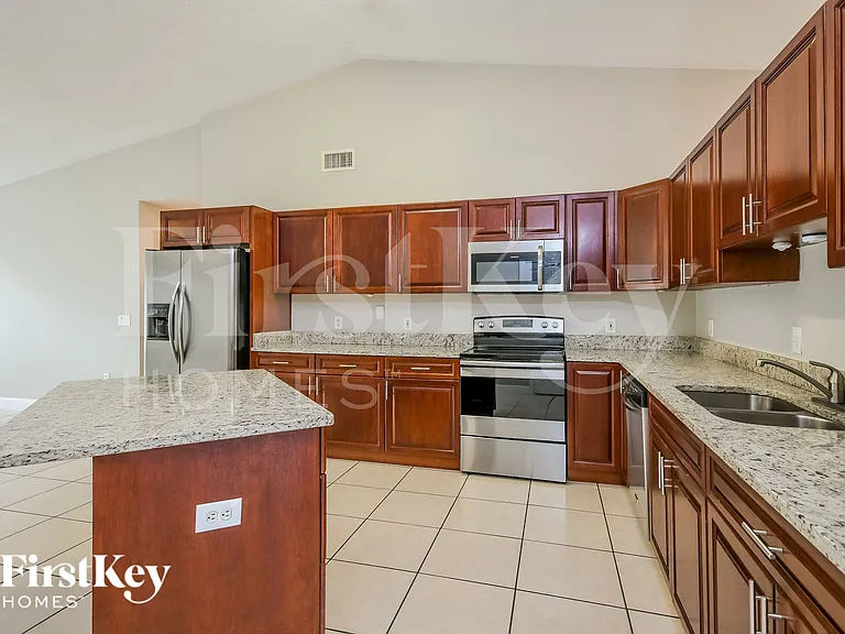 2421 Regent Way — Photo 6