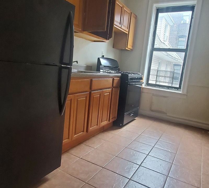 1st image of 78 Hawthorne St #25