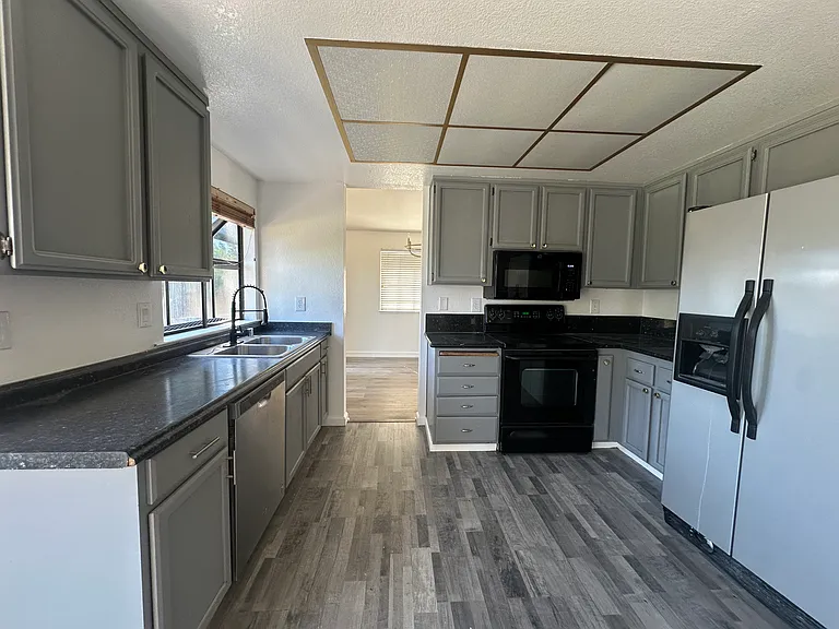 2859 Honeysuckle Cir — Photo 1