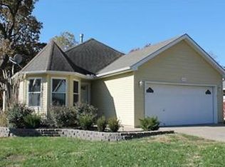 608 Silver Hill Dr, Bonner Springs, KS 66012