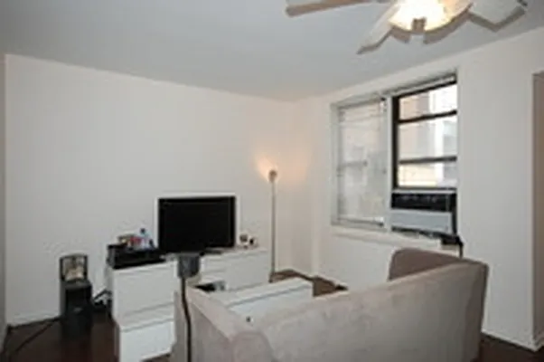 Rented by Green Line Realty | media 2