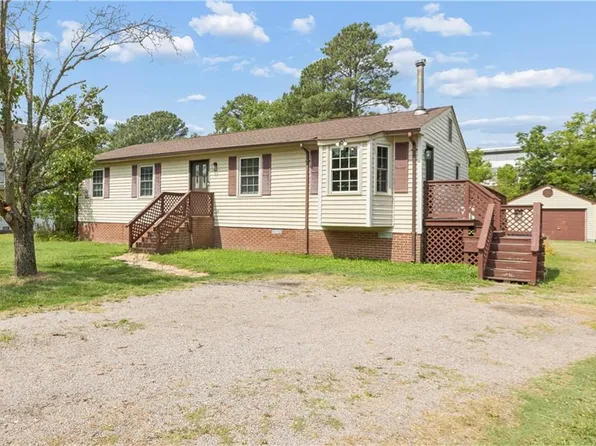 19 Freeman Dr #A, Poquoson, VA 23662