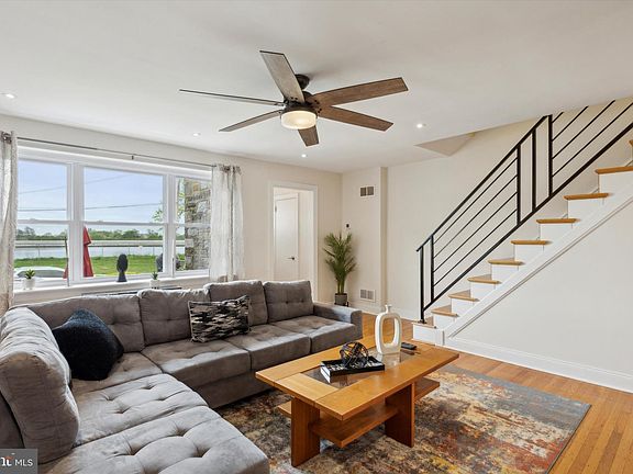 4th image of 2826 Belmont Ave