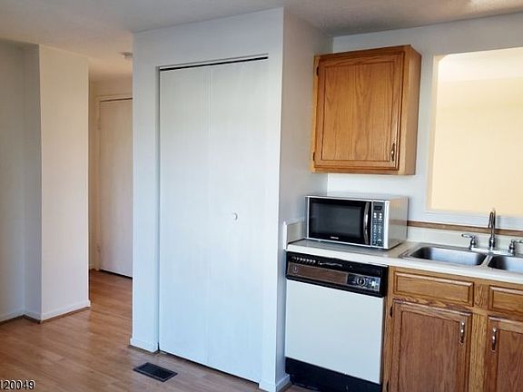 4th image of 53 Ben Franklin Dr #852