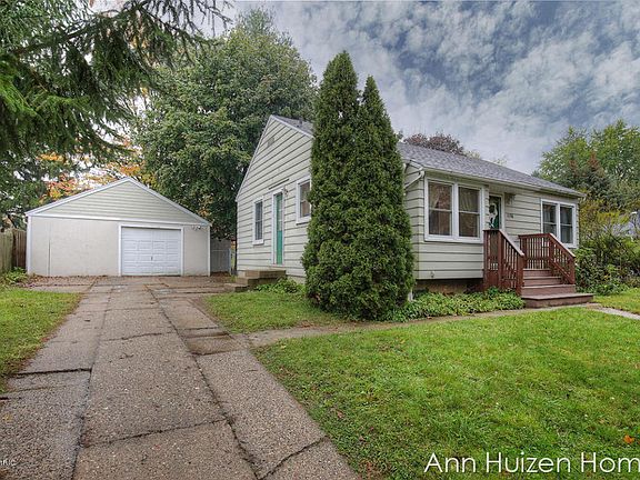 3rd image of 1156 Ecklund St NE
