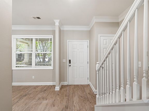4th image of 827 Forest Park Rd