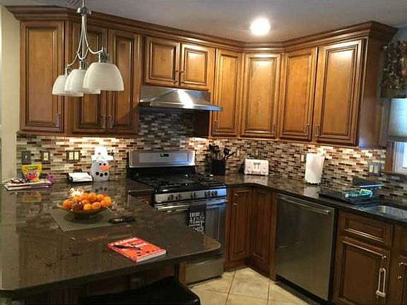 2nd image of 100 Pheasant Dr