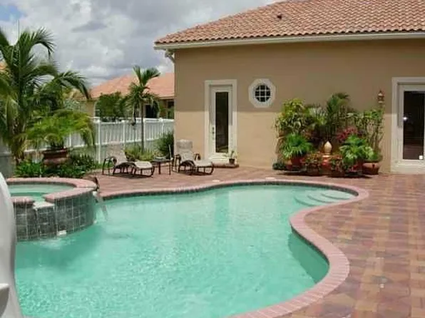 1202 NW 137th Ave, Pembroke Pines, FL 33028