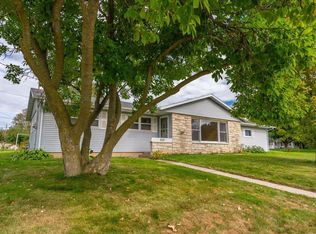 322 Luther Dr, Sun Prairie, WI 53590