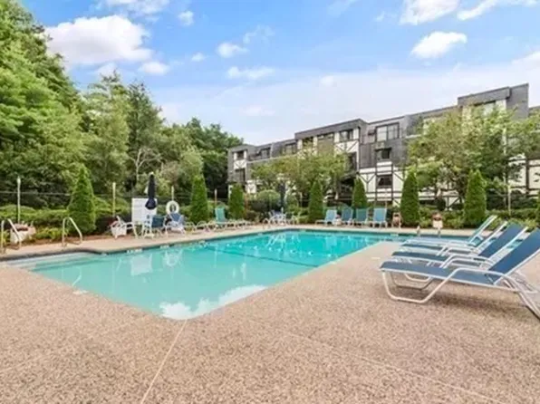 9 Broadway APT 311, Saugus, MA 01906