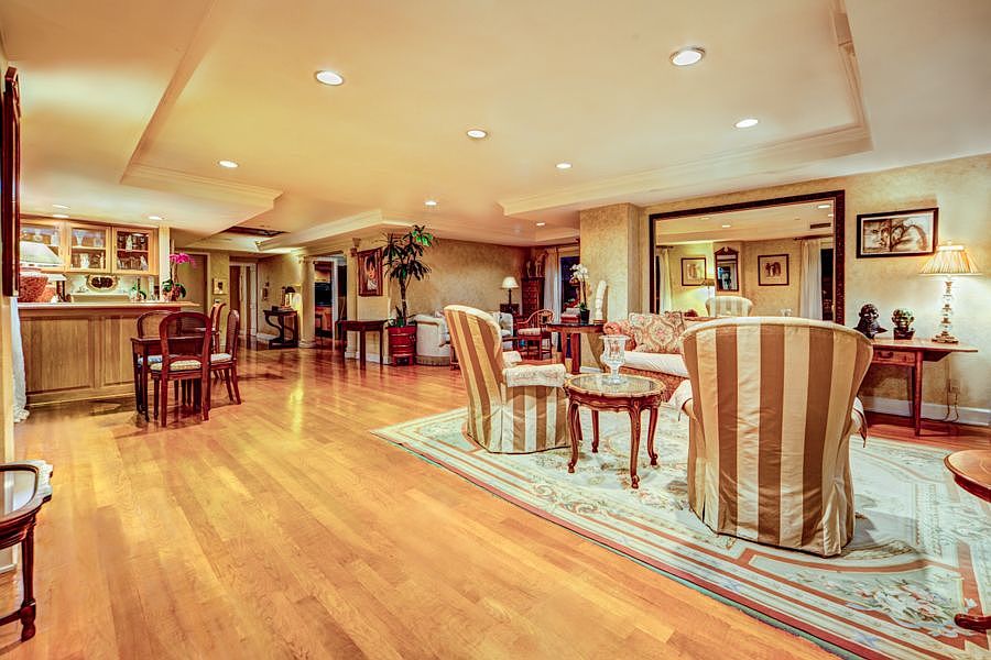 1st image of 448 N Oakhurst Dr