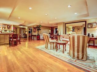 448 N Oakhurst Dr, Beverly Hills, CA 90210