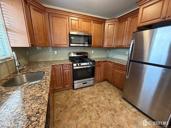 4th image of 16 E Kupsch St #A