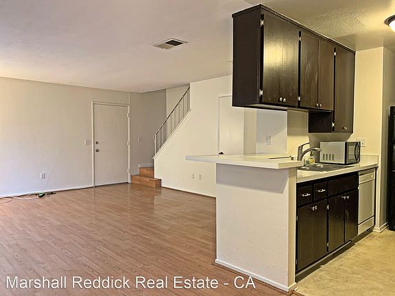 2nd image of 2853 E Jackson Ave Unit D