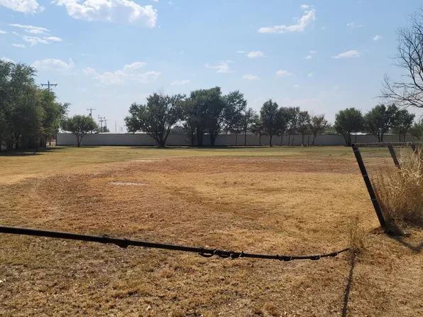 601 W Panhandle St, Slaton, TX 79364